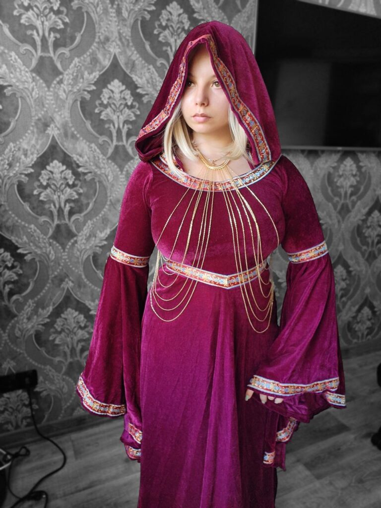 Середньовічна сукня Бордо