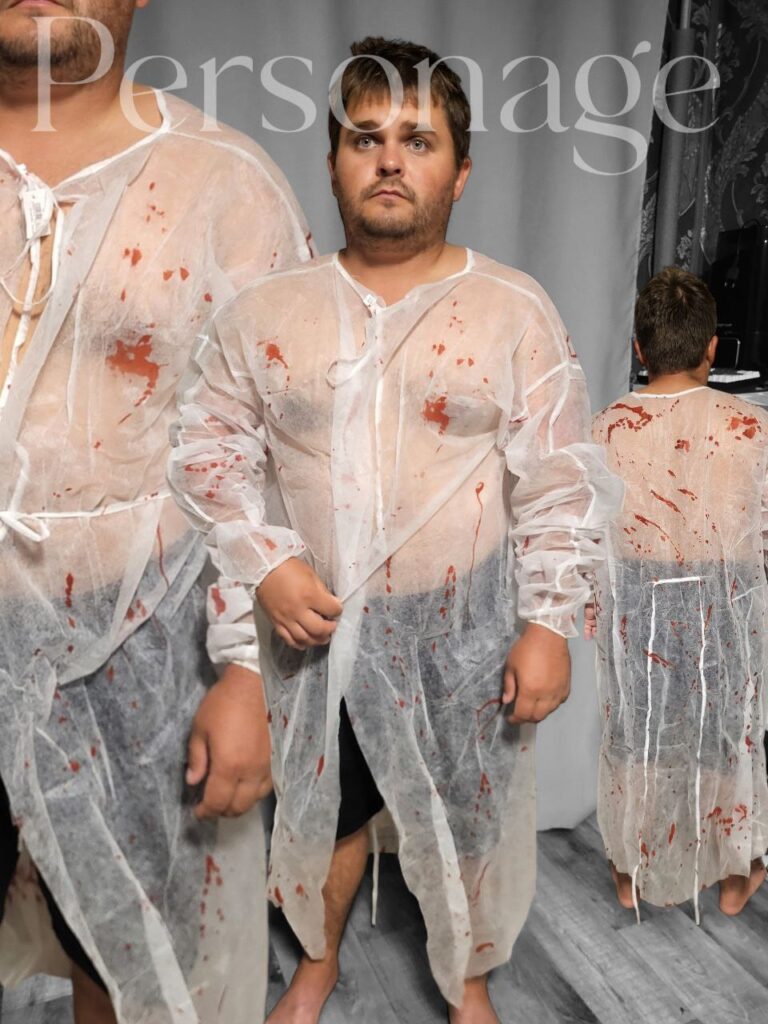 Халат в крові