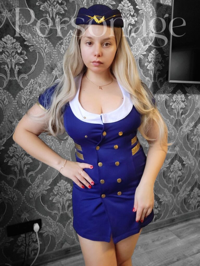 Стюардеса з капелюхом