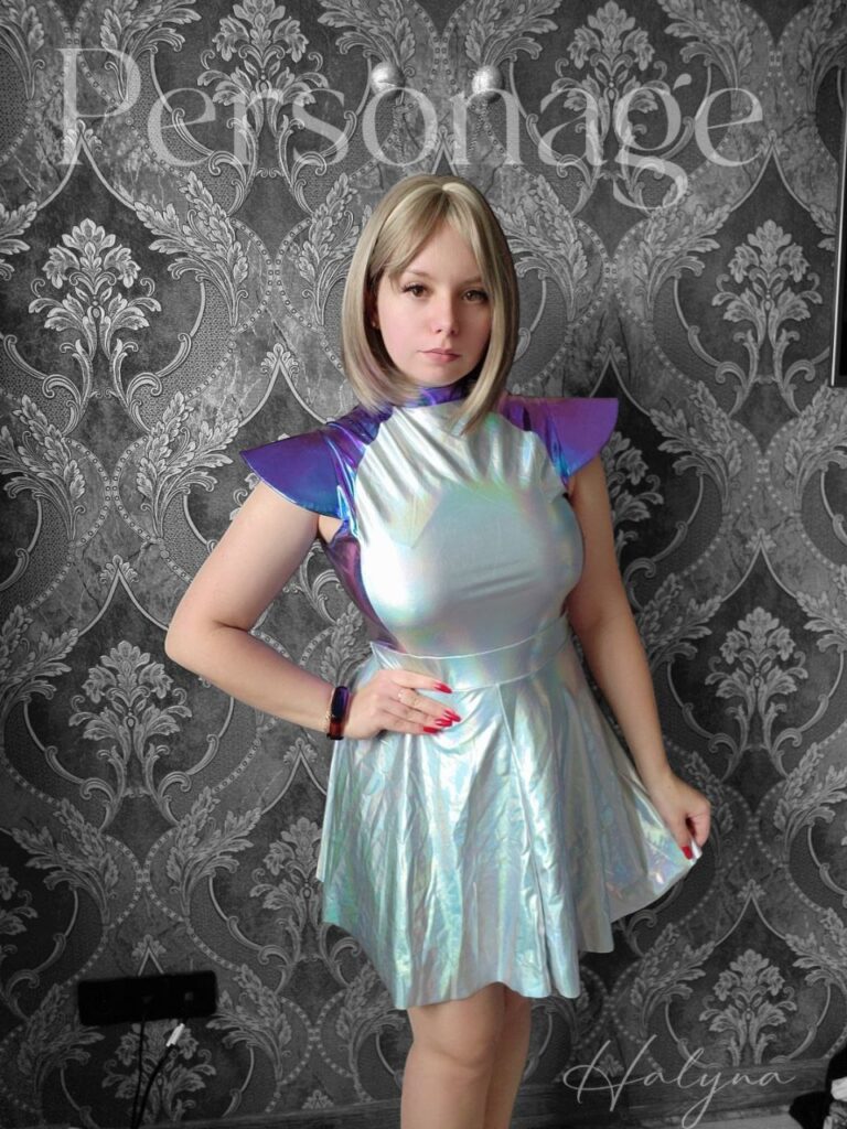 Інопланетянка з обручем