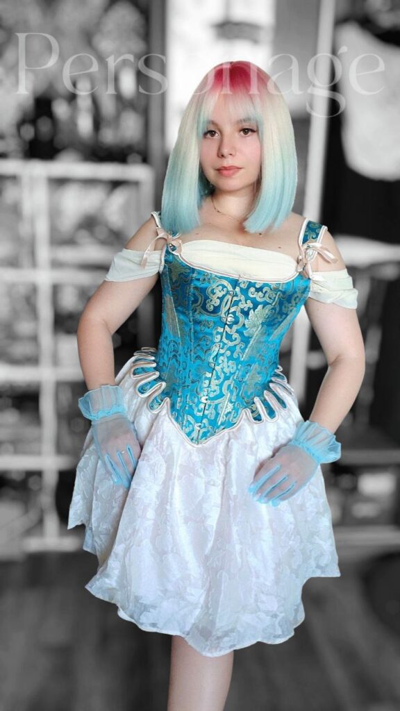 Вінтажна сукня з голубим корсетом