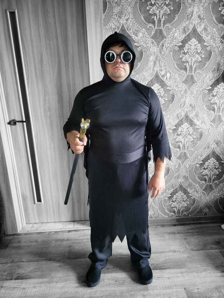 Демон з посохом