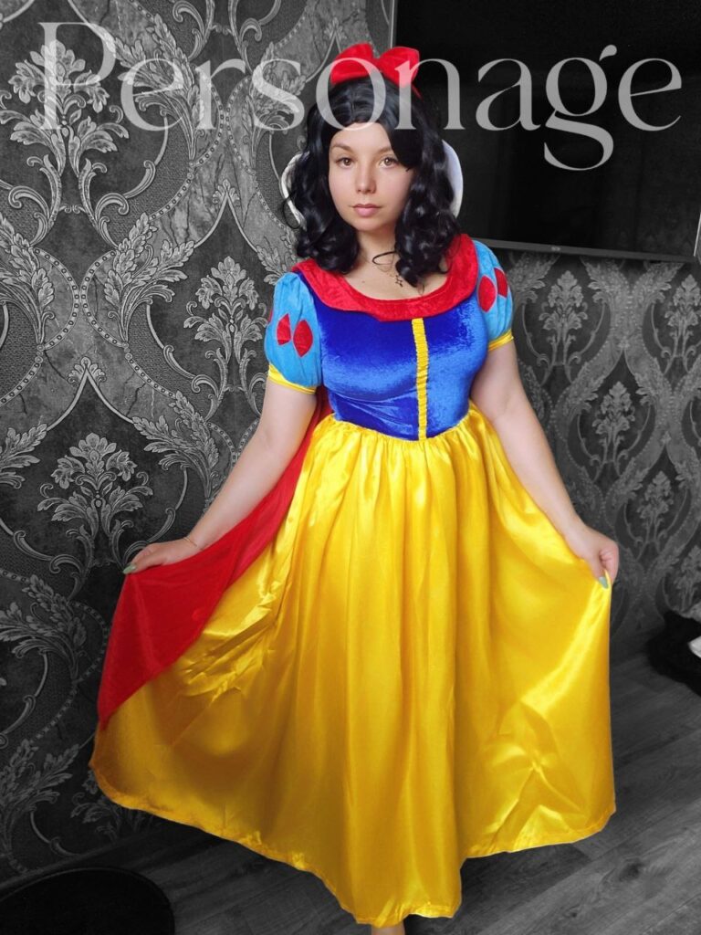 Жіночий карнавальний костюм Білосніжки, синьо-жовта атласна сукня з червоним бантом.