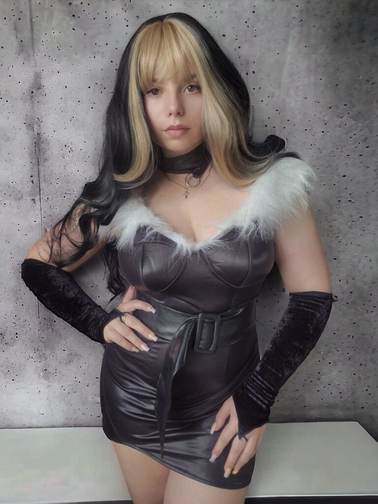 Жінка кішка